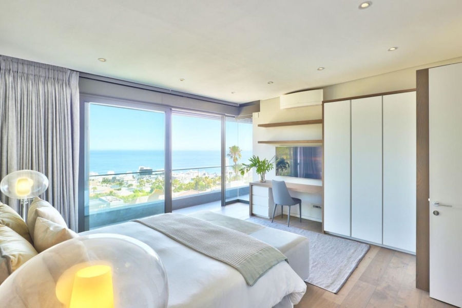 5 Bedroom Property for Sale in Fresnaye Western Cape